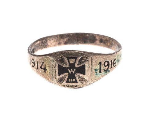 SILVER RING BEARING THE IRON CROSS SYMBOL.DATED 1914-1916.HALLMARKED 800.IN GOOD CONDITION.
