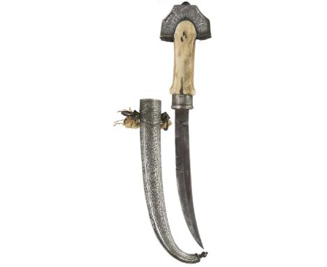 A 19TH CENTURY WHITE METAL MOUNTED MOROCCAN JAMBIYA, 23cm curved double edged blade, white metal mounted hilt decorated with 