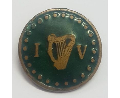 Irish Volunteers Brass and Enamel Badge c.1915, on reverse "Quinn & Co Belfast Registered ?????? (possibly Dublin) 