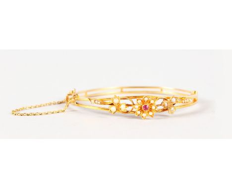 AN EDWARDIAN 15CT GOLD AND SEED PEARL BRACELET, 8gms.