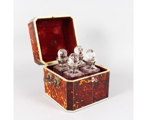 A SUPERB TORTOISESHELL SQUARE FOUR BOTTLE DECANTER CASE with carrying handles, it opens to reveal a set of four small whisky 