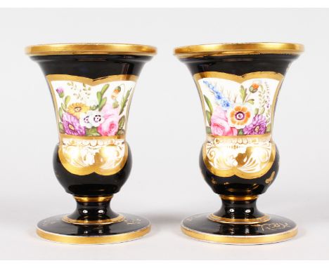 A SMALL PAIR OF SPODE URN SHAPED VASES with rich blue ground edges in gilt and painted with a panel of flowers. SPODE mark in