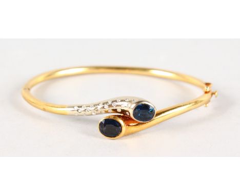 AN 18CT YELLOW GOLD SAPPHIRE SET BANGLE.