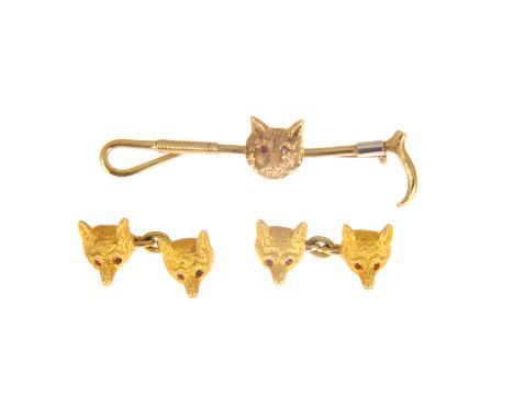 A pair of 9 carat yellow gold chain link cufflinks, 10mm fox head masks to back and front with red eyes, total weight approxi