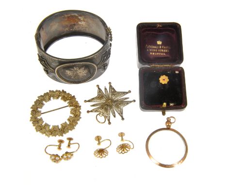 A collection of jewellery, a pair of circular cluster earscrews set with an old cut diamond and six seed pearls, screws stamp