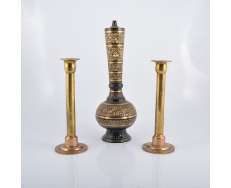 Upper hunting horn, brass mounted, 120cm, copper kettle and other metalwares.
