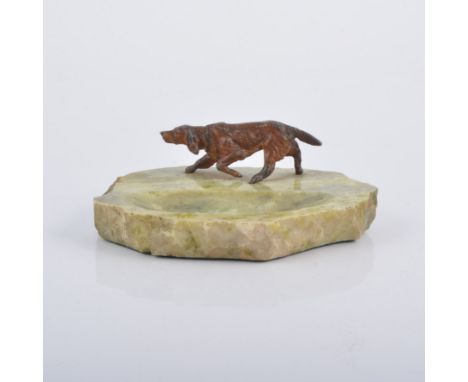 A green marble ashtray with cold painted model of a pointer, in the manner of Bergman, ashtray 14cm, pointer 9cm.
