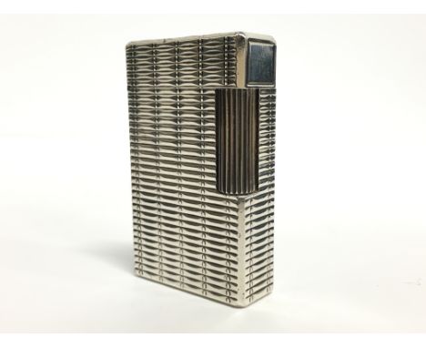 A Dupont engine turned chrome plated cigarette lighter (0821EA).