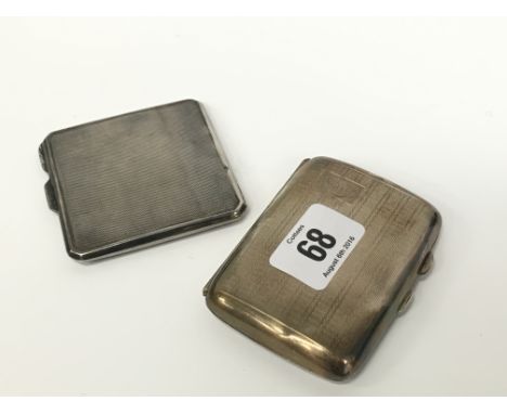 A small engine turned silver compact together with a small silver cigarette case (119 grams overall).