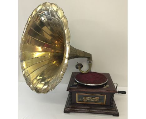 A vintage Gramophone Co Primaphone complete with horn. With lift up top, red velvet lined turntable in working order. Complet