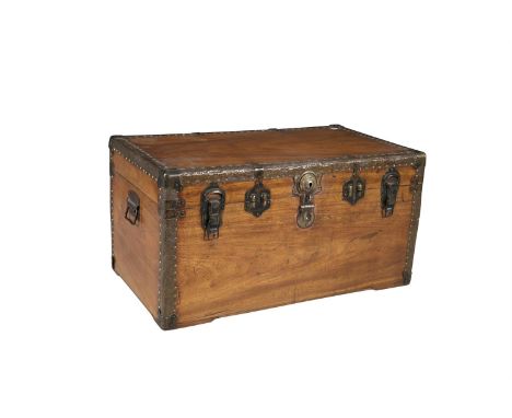 A METAL BOUND TIMBER TRAVELLING TRUNK. 86 x 48 x 45cm high