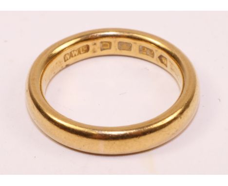 22ct gold wedding ring hallmarked approx 5.4gm