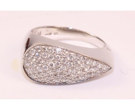 18ct white gold diamond set bombe ring halllmarked   Condition Report   Click here for further images, condition, auction tim