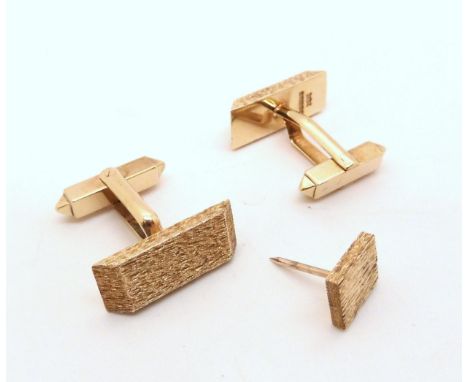A pair of Retro 9ct gold cufflinks and tie stud by Saul Bercott of Glasgow, weight together 16.4gms&nbsp; Condition Report:Av
