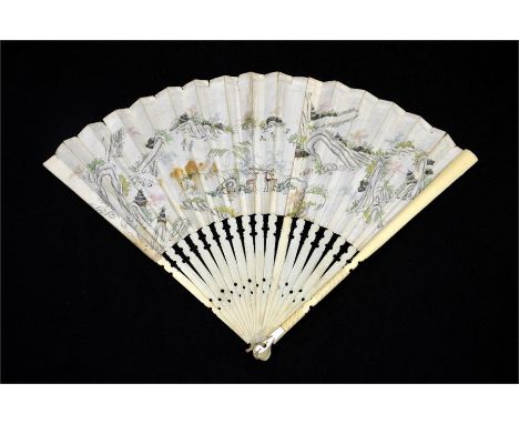 λ An unusual early 18th century Chinoiserie ivory fan, with plain ivory sticks and carved guards, the guards with simple carv