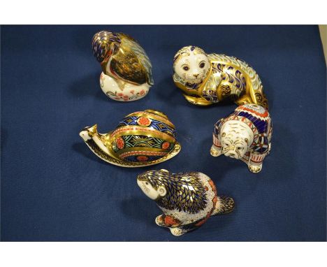 Five Royal Crown Derby paperweights, Riverbank Beaver, Harbour Seal, Garden Snail, Bulldog and Kingfisher. Riverbank Beaver, 