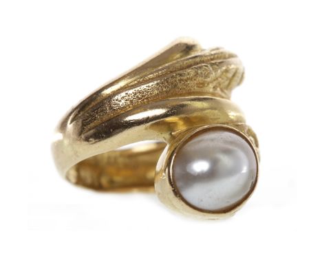 PEARL SET DRESS RINGwith a moulded crossover bezel 22mm wide and set with a single ovoid grey pearl, marked 21K, size M, 10.1