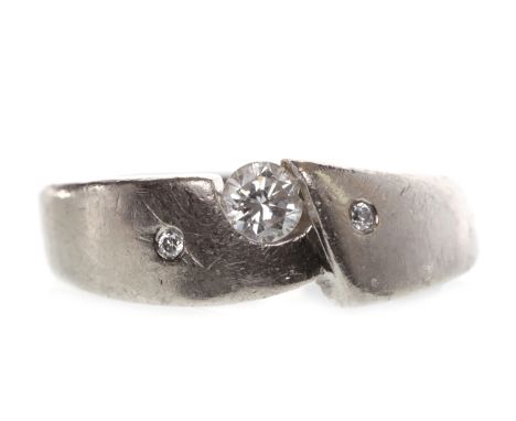 EIGHTEEN CARAT WHITE GOLD DIAMOND THREE STONE RINGin the form of a broad tapered band with crossover bezel, with a principal 