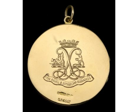 A Great War gold memorial locket of Lieutenant R. G. Hunter, Argyll and Sutherland Highlanders  A fine locket by Solomon Blan