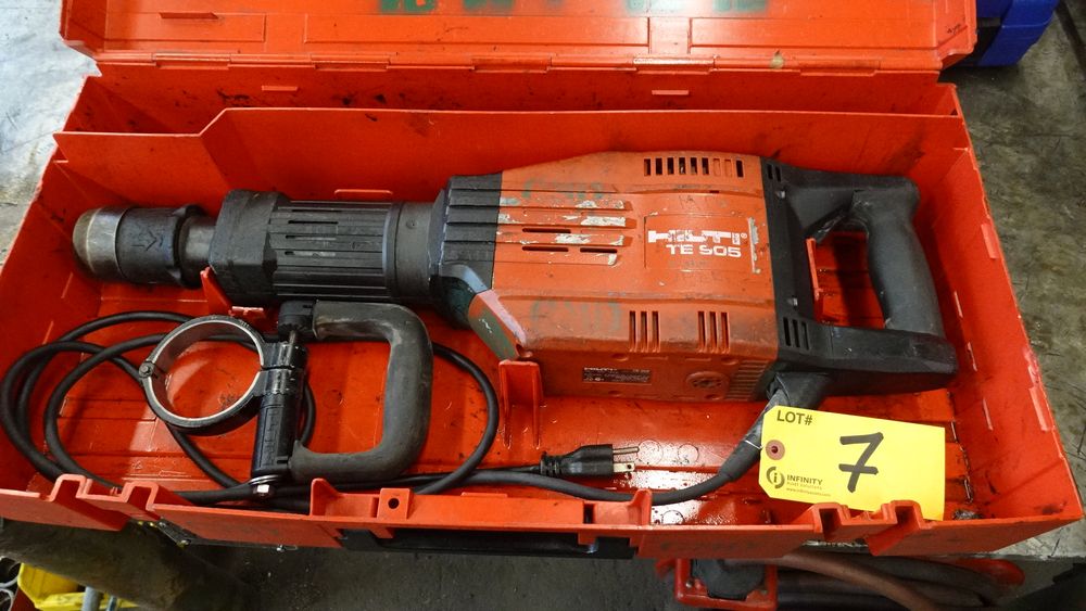 HILTI TE-905 ROTARY HAMMER C/W CASE, S/N 06-082300