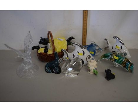 Mixed Lot: Glass dolphin, fish shaped night light holders, glass eagle and various other ornaments