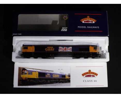 Model Railways - Bachmann OO gauge class 66 diesel locomotive 32-727Y, loco appears to be in near mint to mint condition with