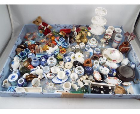 Dolls House accessories - in excess of fifty dolls house accessories to include ceramic storage jars, glass storage jars, min