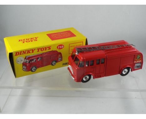 Diecast - Dinky 259 Fire Engine in original box, appears to be in near mint condition in very good box. Estimate £30 - £50