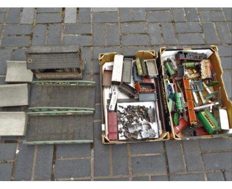 Model Railways - Hornby O gauge, a good mixed lot to include three clockwork locos, 22 wagons (some missing wheels), scratch 