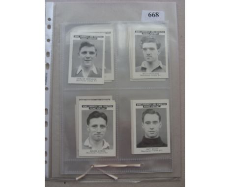 1955 Manchester United, a complete set of 15 News Chronicle and Dispatch Pocket portrait trade cards, in very good condition
