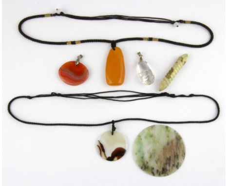 A small group of agate, quartz, jade and carnelian items.
