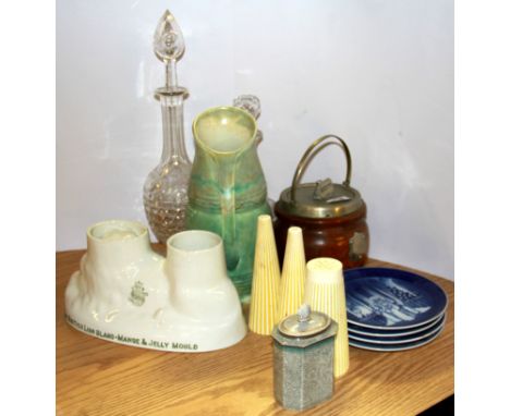 A large Winton rabbit jelly mould, L. 29cm with other ceramic and glass items.