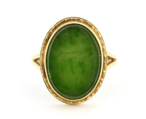 A 14ct yellow gold (stamped 14k) jade set ring, (N.5).