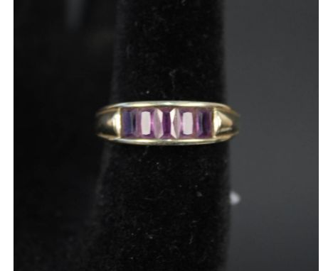 A 9ct gold amethyst set ring, size V