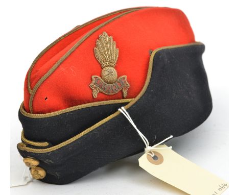 An ERII officer’s sidecap of The R Artillery, scarlet and blue cloth, gilt trim, embroidered badge, gilt buttons. GC (one ver
