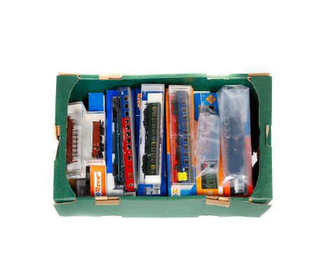 A quantity of HO model railway by RoCo, Lilliput and Fleischmann boxed rolling stock and loose locomotives. 14x DB bogie coac