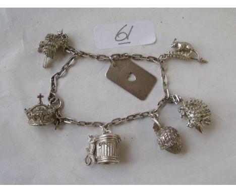 A good quality vintage charm bracelet 37.6g