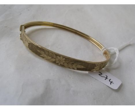 A floral engraved 9ct hinged bangle 5g