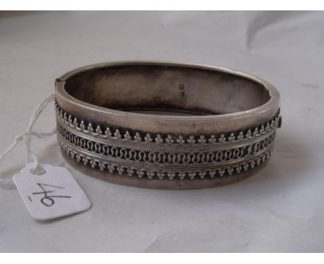 Victorian lace patterned embossed hinged bangle 21.6g