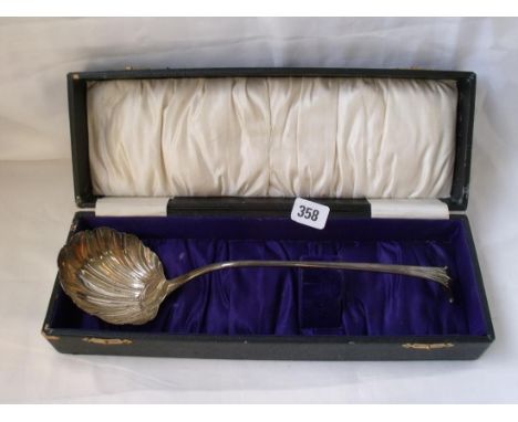 Georgian bottom struck Onslow pattern soup ladle  with shell bowl Lon 1764 by GB     