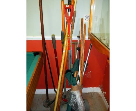A large quantity of garden tools