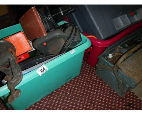 A large quantity of old tools