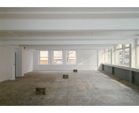 Hubert Kiecol, Drei Verwaltungsgebäude3-teilige Arbeit: Beton Jeweils 29 x 50 x 40 cm. Gesamtmaß variabel.ProvenienzPrivatsam
