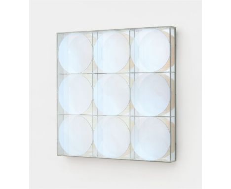 Adolf Luther, Sphärisches Hohlspiegelobjekt9 halbtransparente Hohlspiegel vor Spiegelrückwand auf Holz In Plexiglaskasten 80 