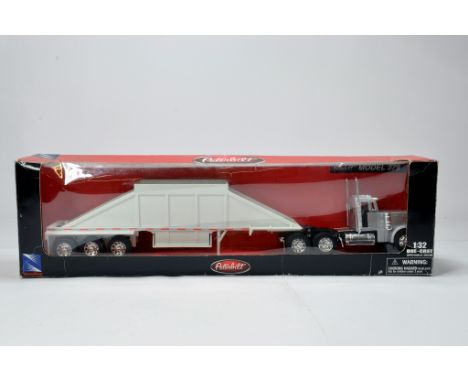 New Ray 1/32 Peterbilt 379 Tractor and Trailer Set. E in Box.
