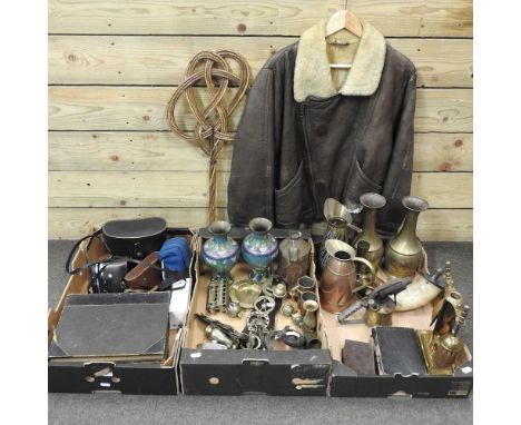 A collection of vintage cameras, together with metalwares, horse brasses, a horn flask and cloisonne