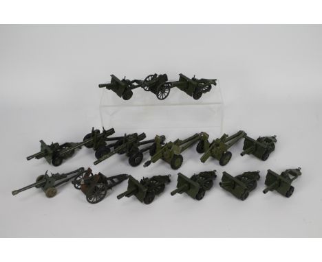 Dinky - Crescent - Britains - 15 x Military Field guns including eight 25 pounder light artillery guns # 1250, two Dinky 105 
