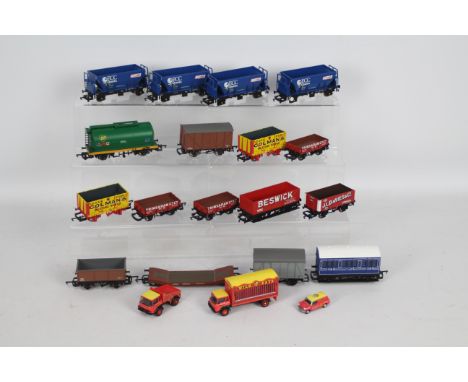 Hornby, Oxford Diecast - A rake of 17 unboxed Hornby OO rolling stock with three unboxed 1:76 scale Oxford Diecast circus veh