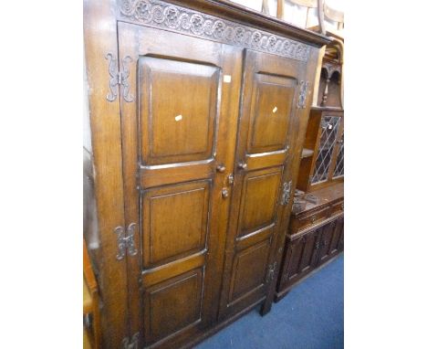 A REPRODUCTION OAK GEORGIAN STYLE PANELLED TWO DOOR WARDROBE, approximate size width 125cm x height 185cm x depth 53cm