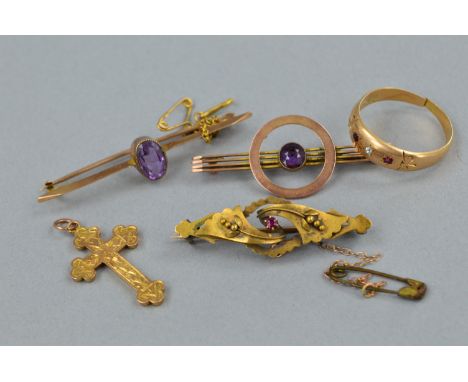 AN EARLY 20TH CENTURY COLLECTION OF JEWELLERY, to include two single stone amethyst bar brooches, a ruby foliate design bar b